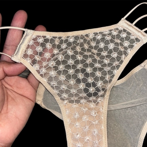 Victoria’s Secret Set - Picture 3 of 4